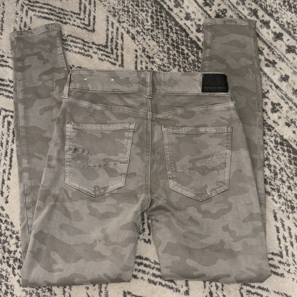 COPY - AE NWOT CAMO JEGGINGS - Picture 4 of 4